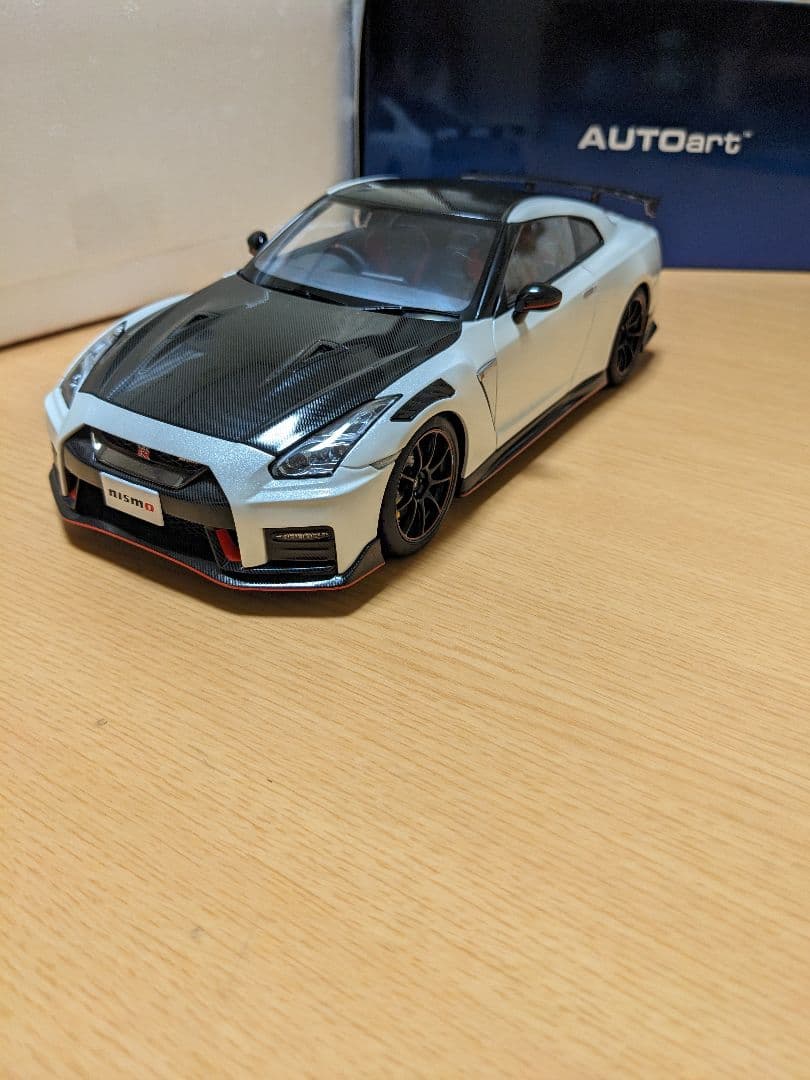 オートアート1/18　ニッサン R35 GT-R ニスモ