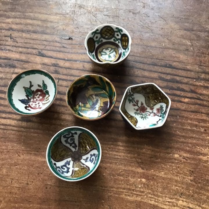 徳田八十吉　(二代) 色絵変わり盃5客　　九谷焼