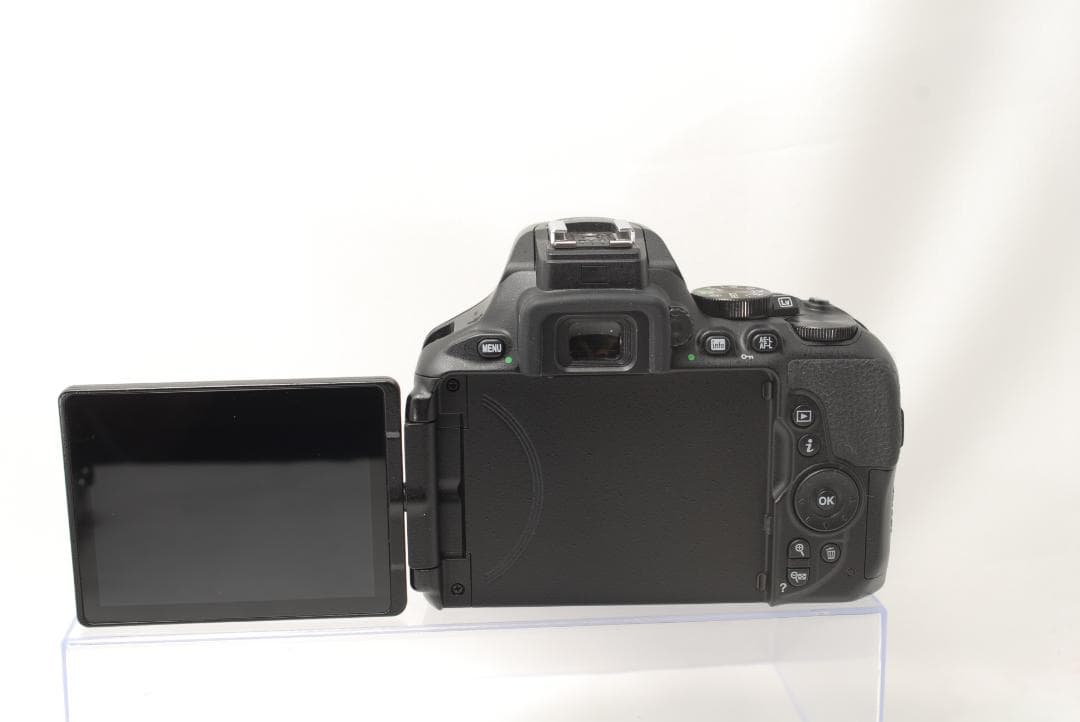 ☘️高画質✨自撮り楽々✨Wi-Fi搭載☘️Nikon D5600 望遠ダブル