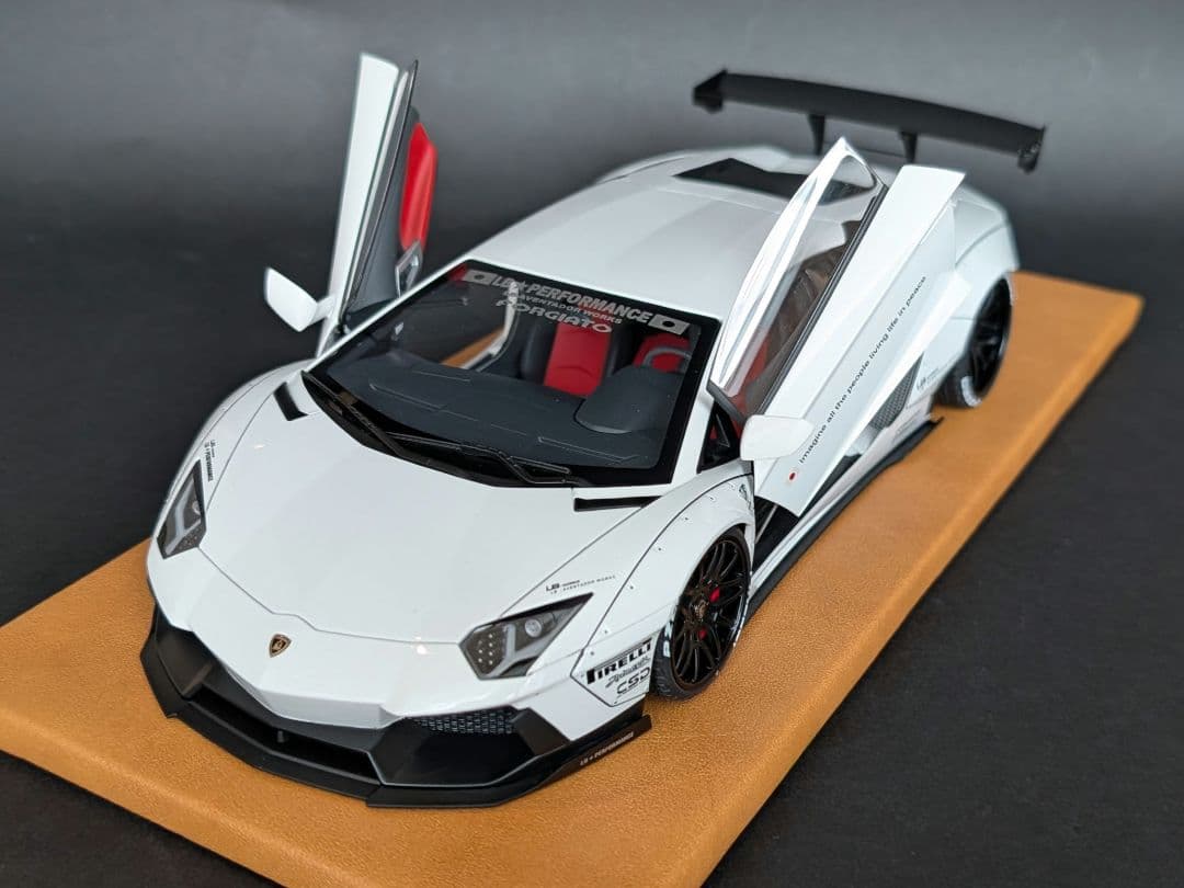 【てつ】オートアート 1/18 アヴェンタドール LBWKリバティウォーク