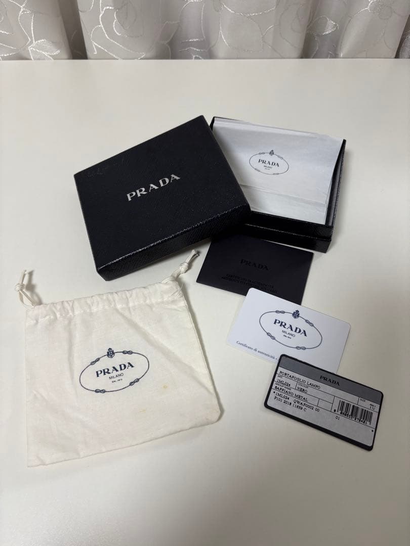 ⭐️hiii_2022ページ⭐️ PRADA コンパクトウォレット