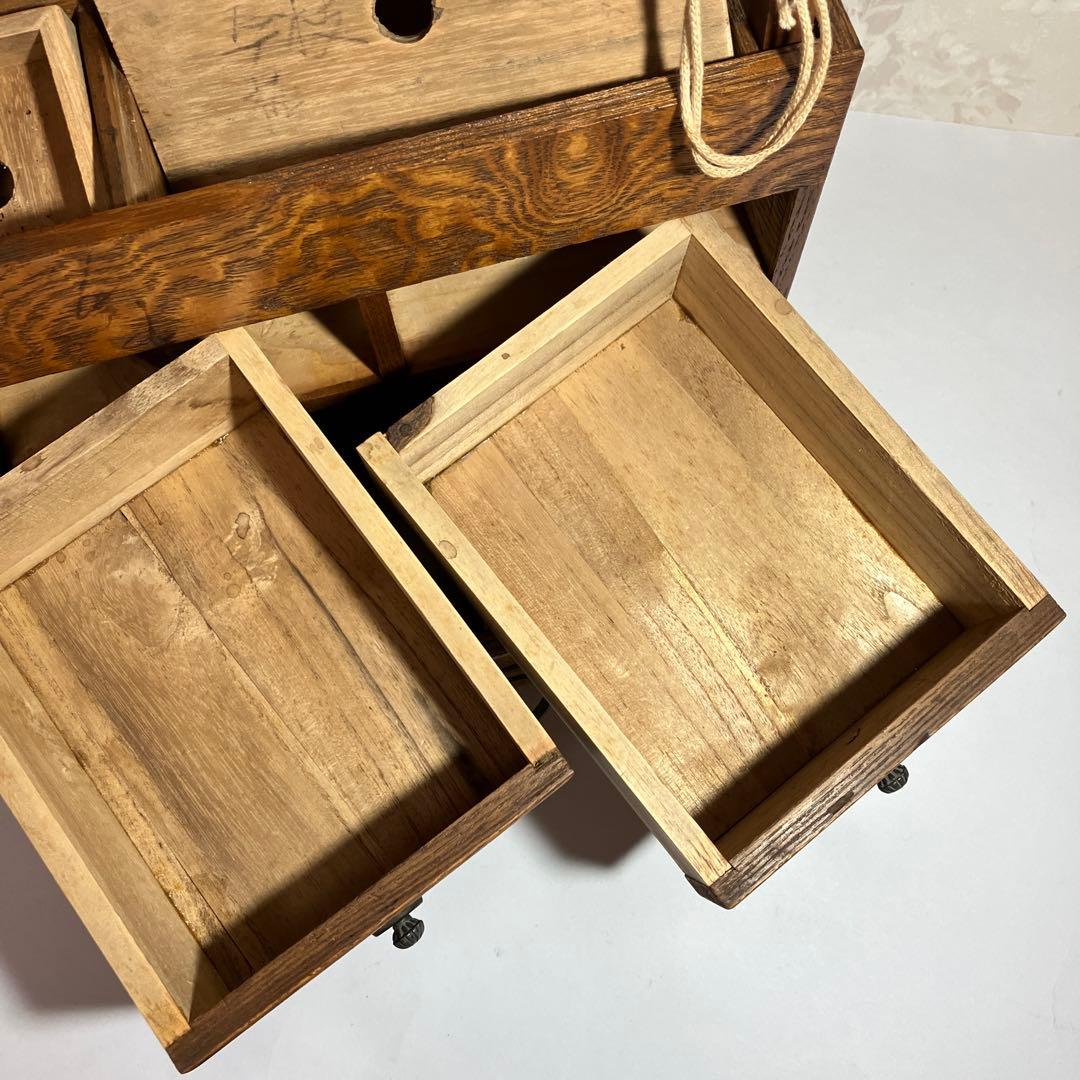 最小サイズの骨董時代物針箱（表面：欅、内側：桐）