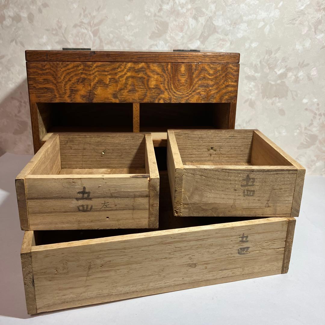 最小サイズの骨董時代物針箱（表面：欅、内側：桐）