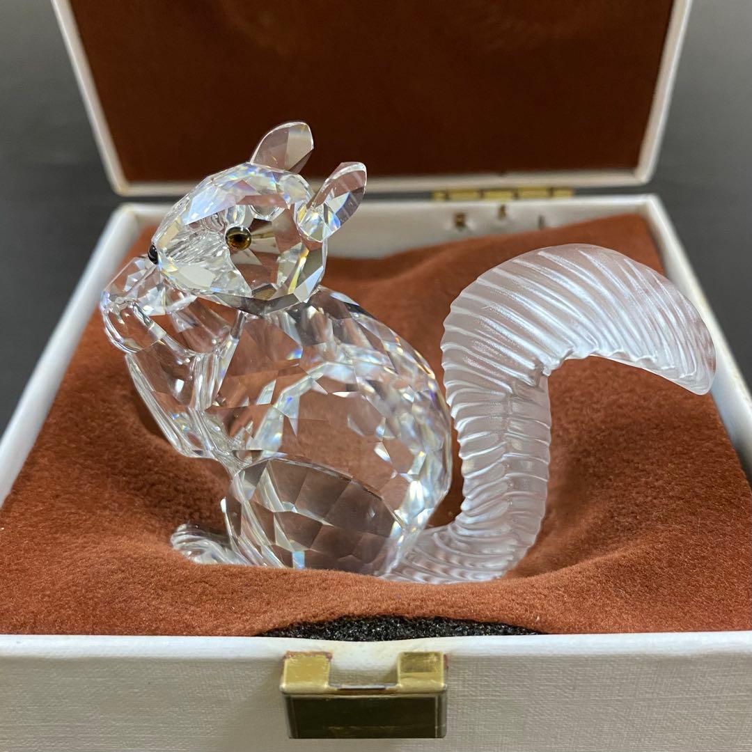 SWAROVSKIスワロフスキー　SCS 木の実を食べてるリス　箱入り