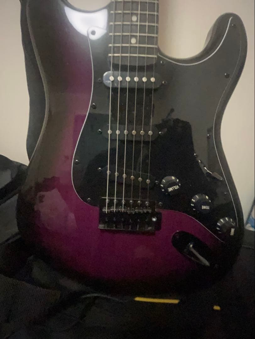 パープル ストラトキャスタータイプ エレキギター
