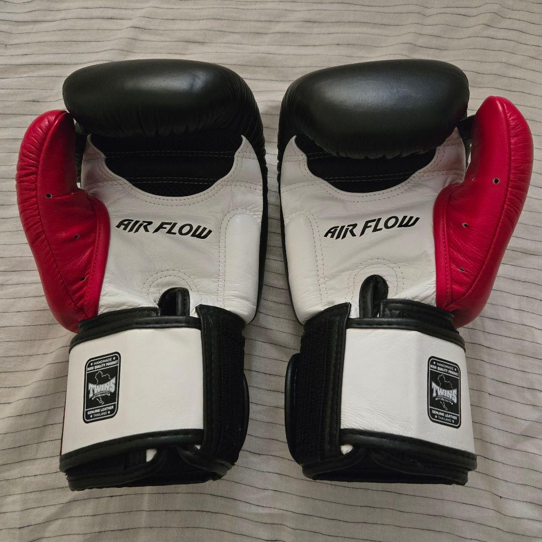 TWINS SPECIAL ボクシンググローブ 8oz 黒/赤