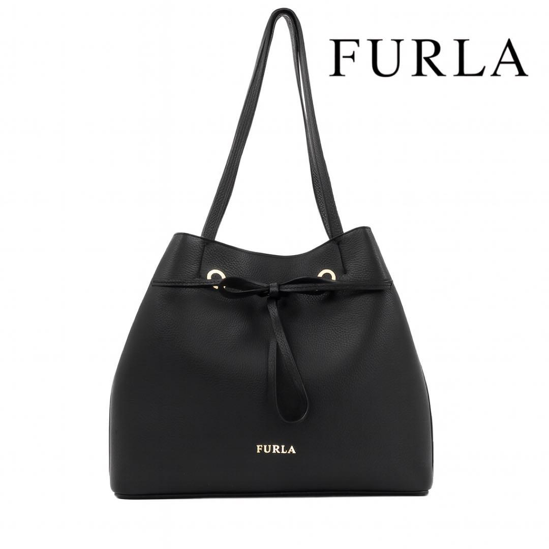 にゃん　FURLA ブラック 巾着バッグ