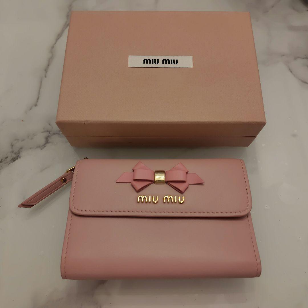 【美品】miu miu ピンクレザー三つ折り財布