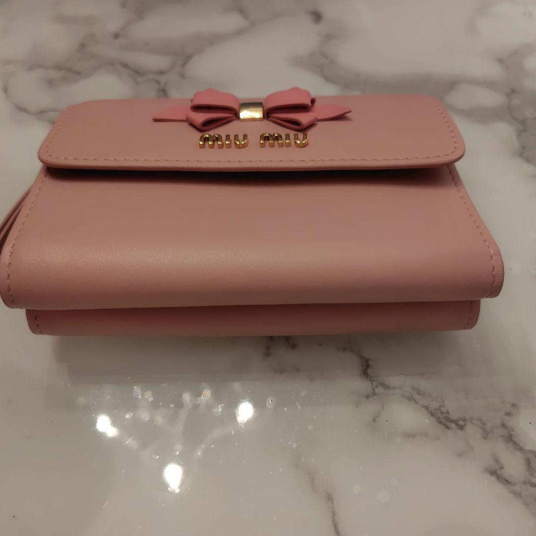 【美品】miu miu ピンクレザー三つ折り財布