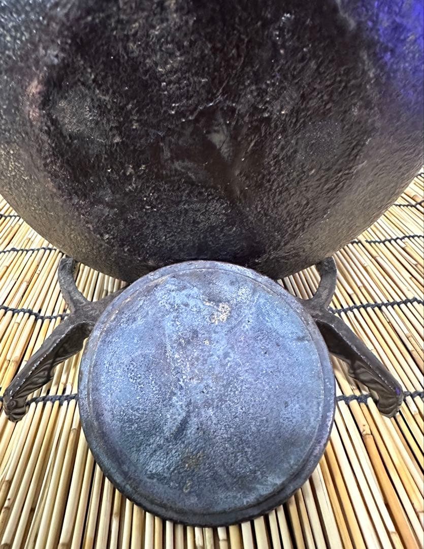 ＵＳＥＤ、美品　南部喜州 (及川 喜徳)造　鍛治打袋鉉１５型　南部鉄瓶　南部鉄器