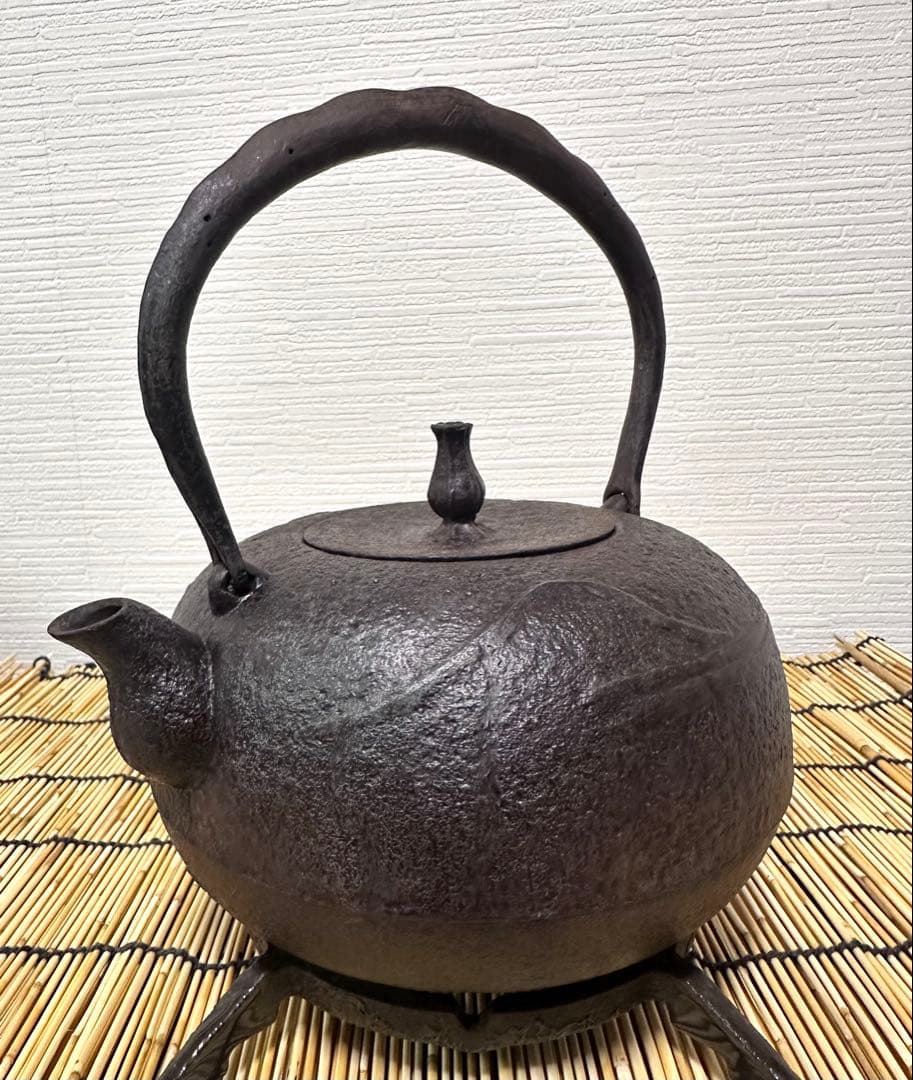 ＵＳＥＤ、美品　南部喜州 (及川 喜徳)造　鍛治打袋鉉１５型　南部鉄瓶　南部鉄器