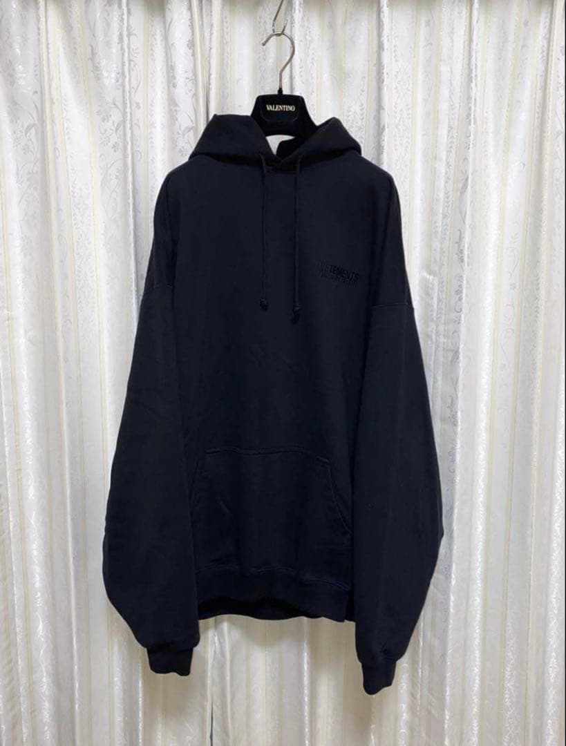 トップス VETEMENTS Logo Embroidery Black Hoodie