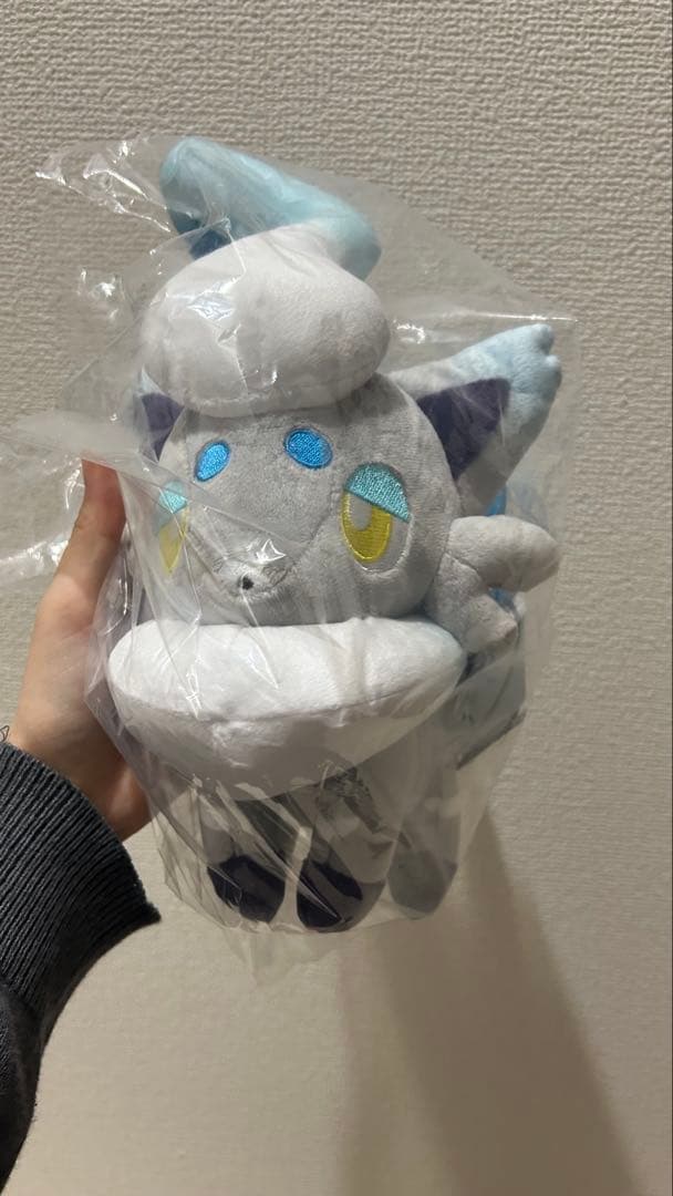 ぬいぐるみ　色違いのヒスイゾロア