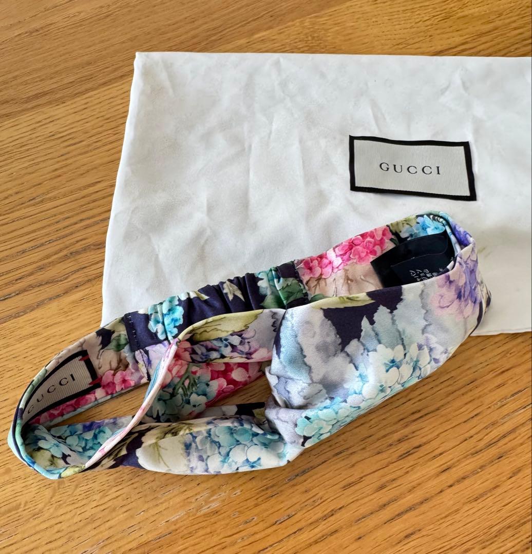 GUCCI フラワープリント ヘアバンド　紫陽花
