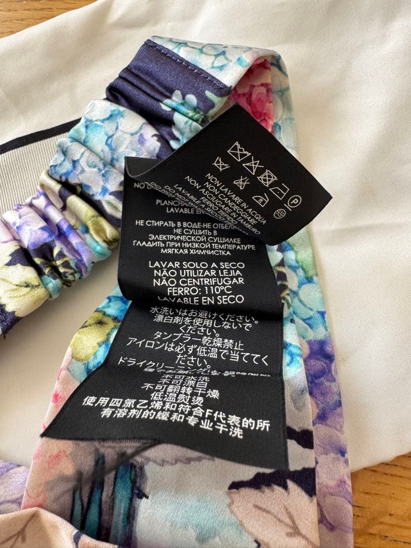 GUCCI フラワープリント ヘアバンド　紫陽花