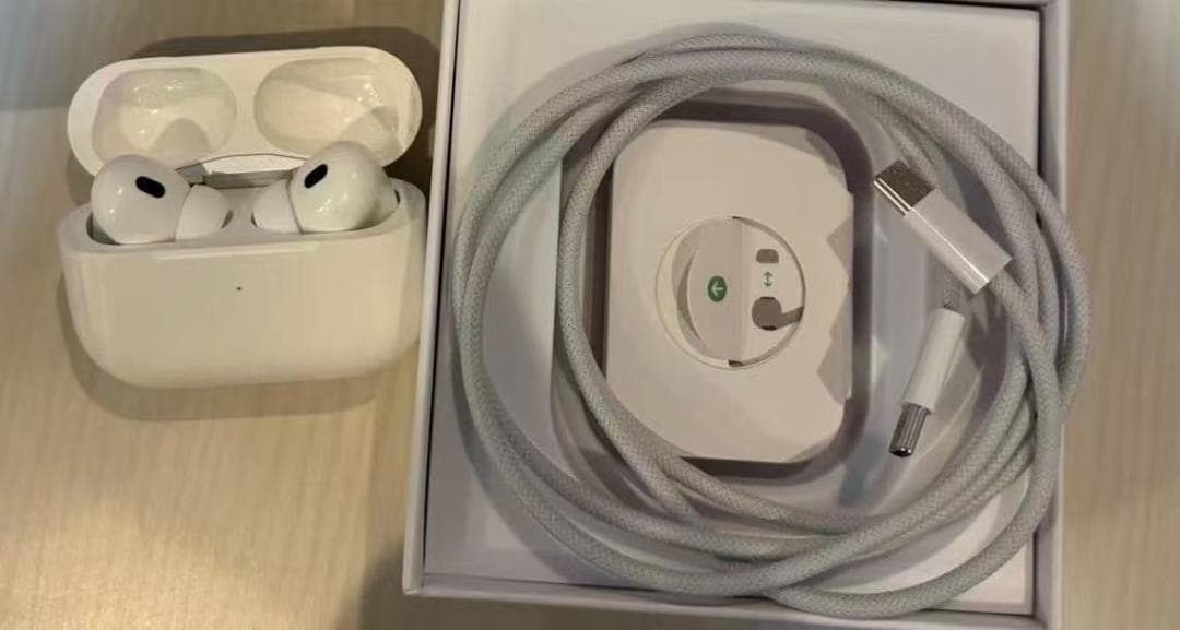 た*じ様 AirPods pro 第2世代 イヤーチップと充電ケーブル付き