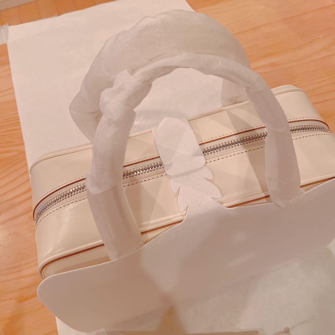 新品　TOUT Y EST トゥティエ 　ロケ スモールバッグ　完売　アイボリー