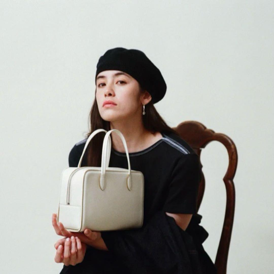 新品　TOUT Y EST トゥティエ 　ロケ スモールバッグ　完売　アイボリー