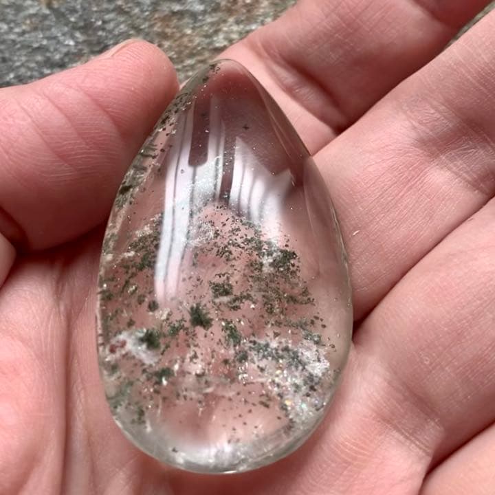 巨大な山入り水晶/ファントムクオーツ！ドロップ型ルース