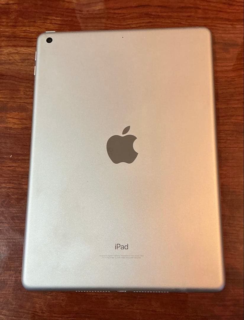 Apple iPad シルバー 本体 箱付き