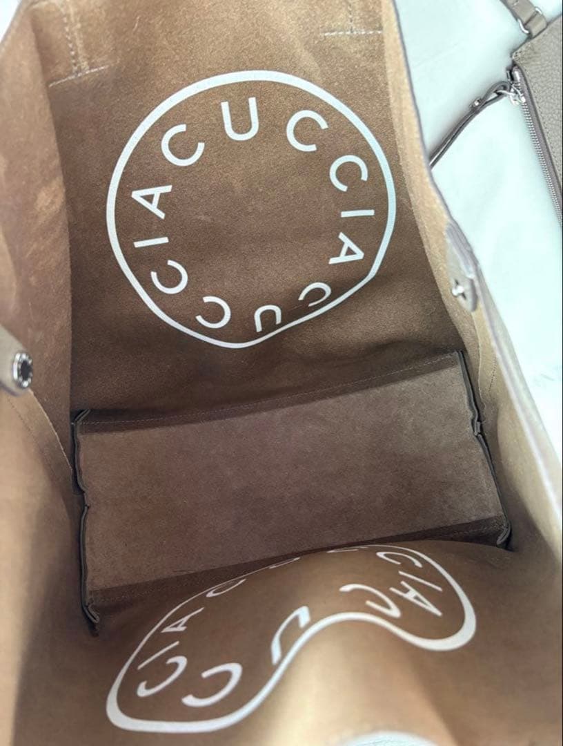 IACUCCI レザーショルダーバッグ ブラウン