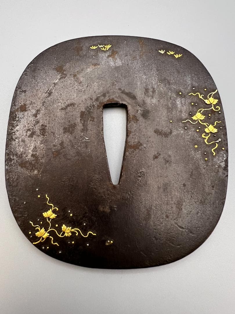 【海】江戸中期　大鉄鍔　唐草図　金銀象嵌　無銘　刀装具　重量約208g　専用箱付