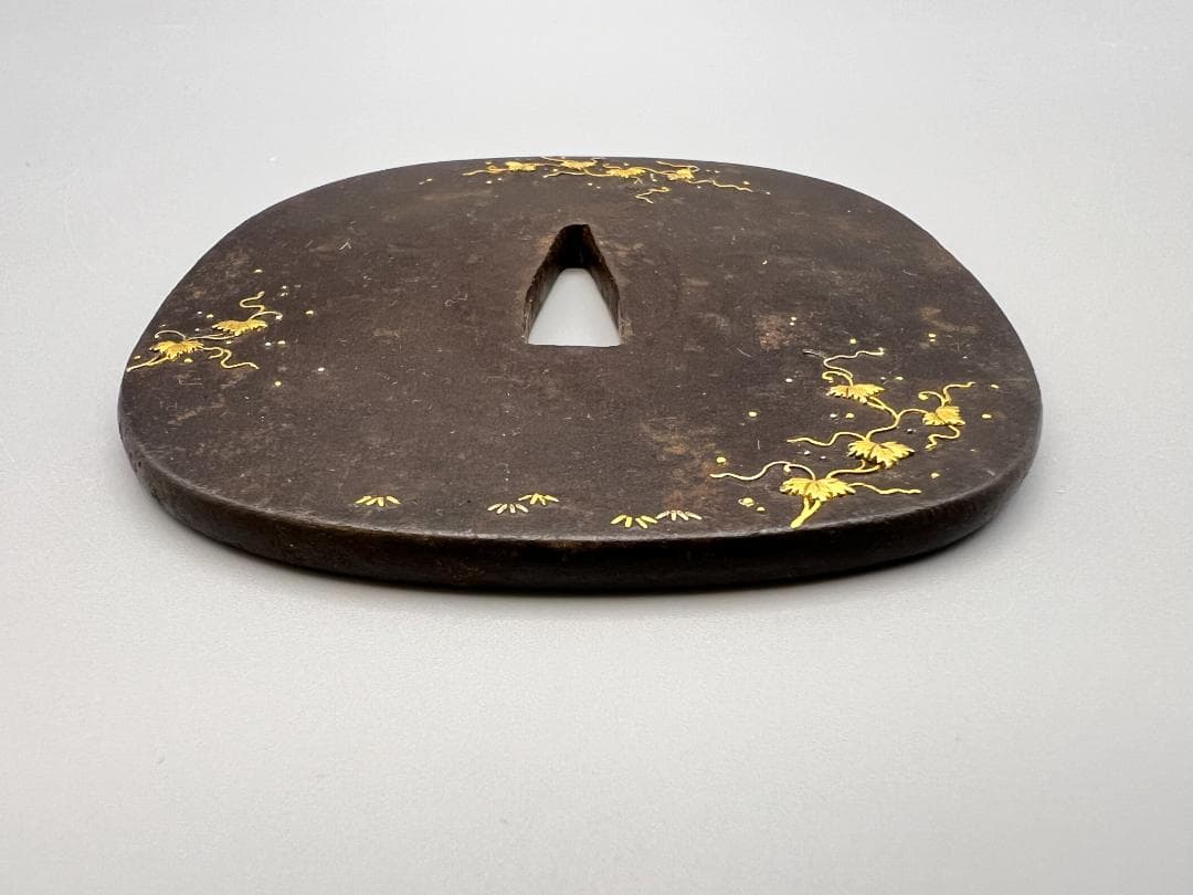 【海】江戸中期　大鉄鍔　唐草図　金銀象嵌　無銘　刀装具　重量約208g　専用箱付