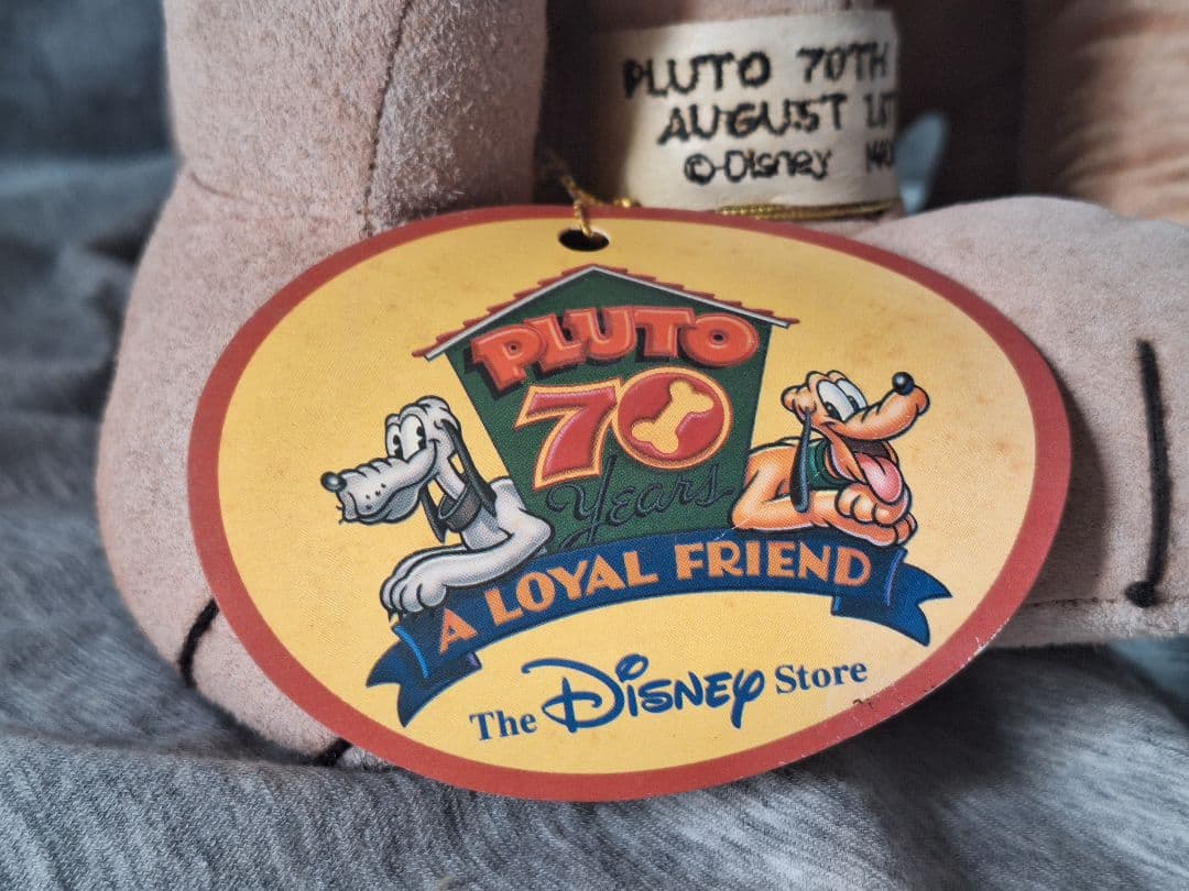 レア ディズニー ストア 限定 プルート 70周年 シリアルナンバー入り 希少