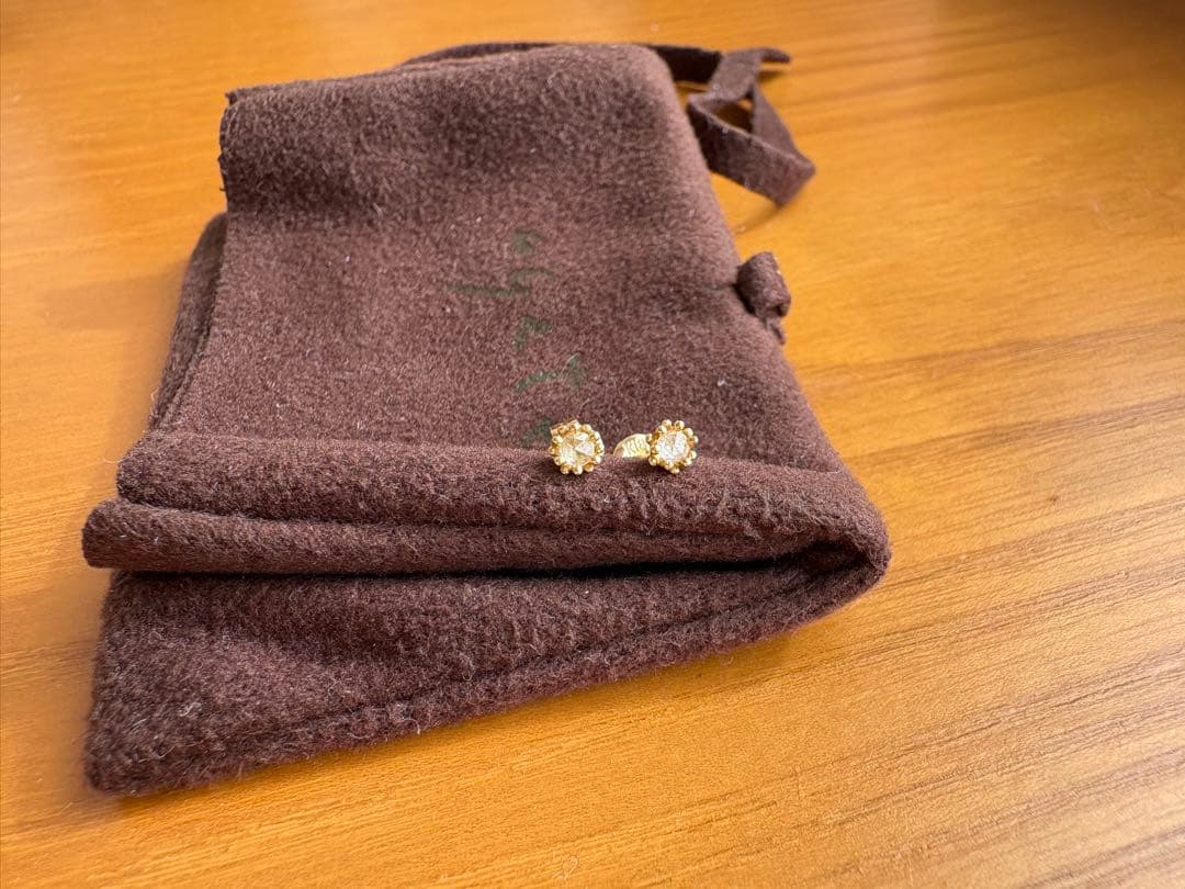 agete ダイヤモンド　スタッドピアス