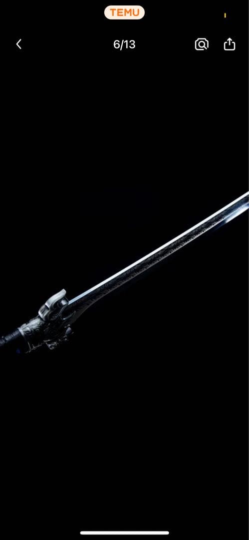 美しい刀 青い模様の黒い柄