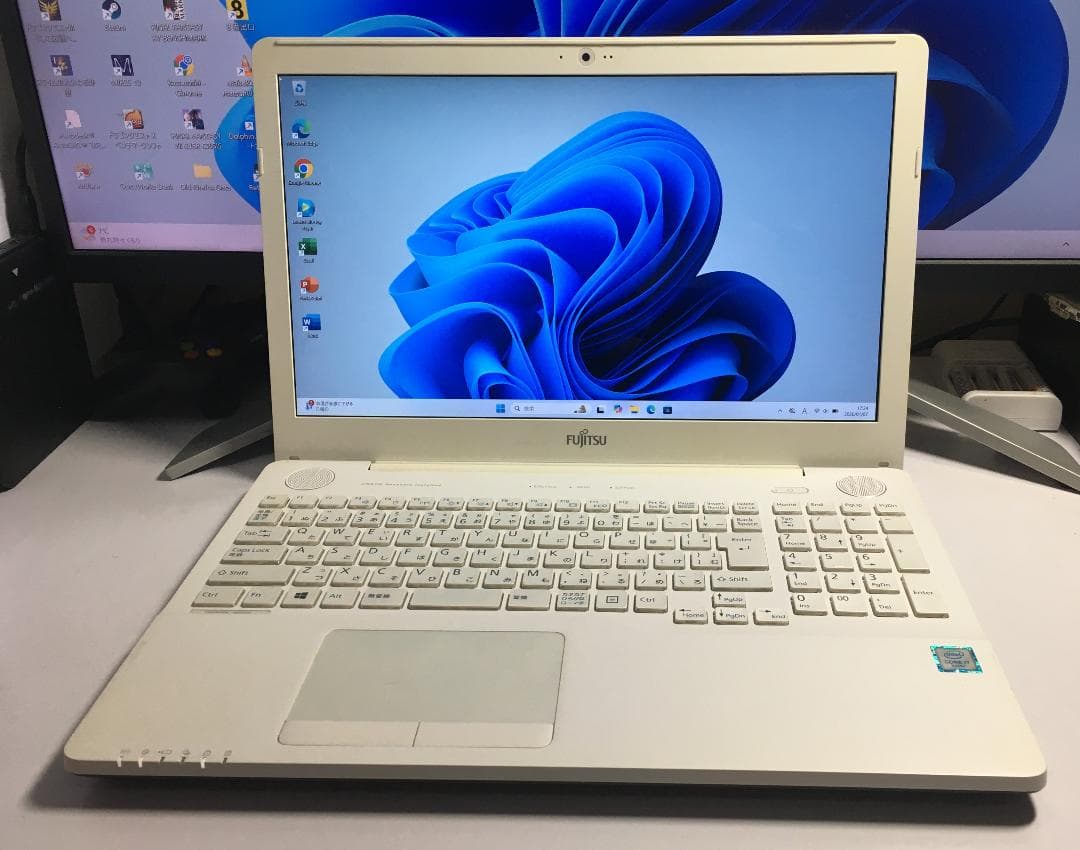 富士通FMV LIFEBOOK AH53/X Windows11