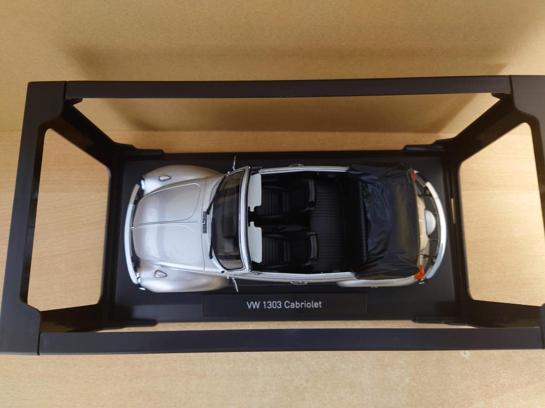 1/18 フォルクスワーゲン ビートル 1303 シルバー カブリオレ 1973