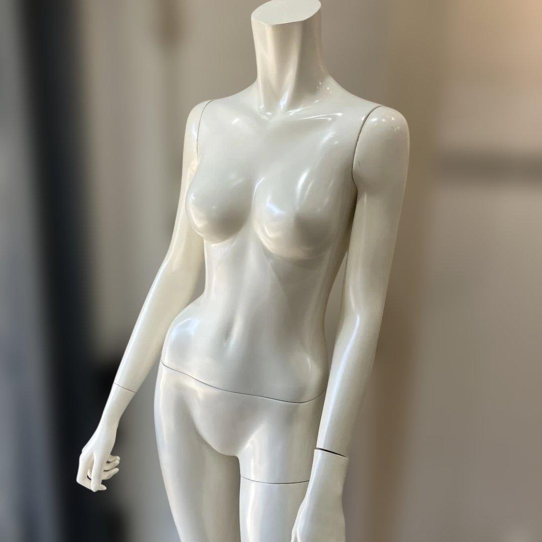 女性用ホワイトマネキン
