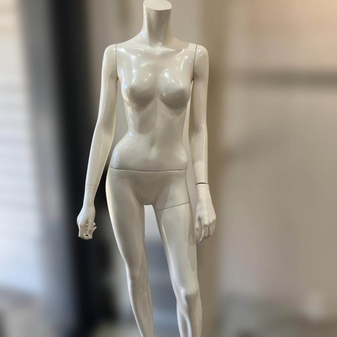 女性用ホワイトマネキン