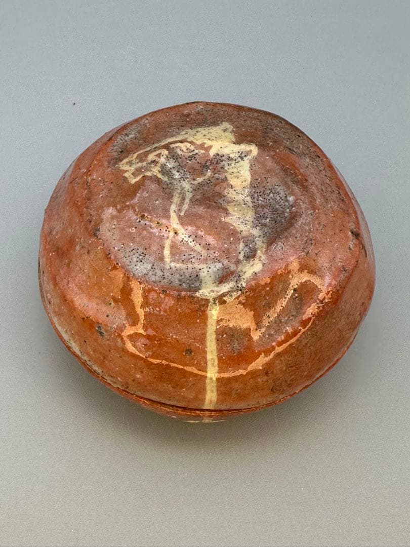 茶道具　香合　神楽文山　馬赤楽