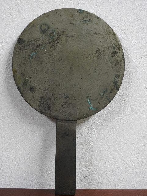 銅鏡　丸に花角　M687