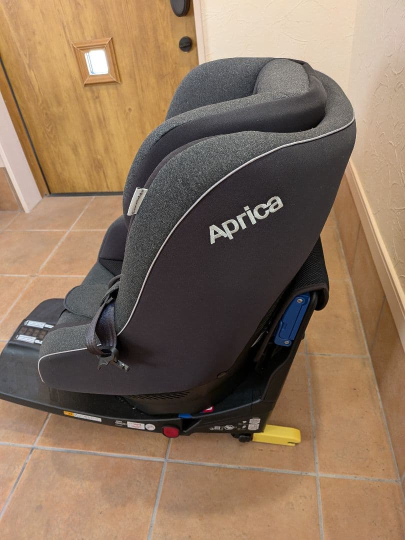 チャイルドシート　アップリカ　Aprica クルリラライト