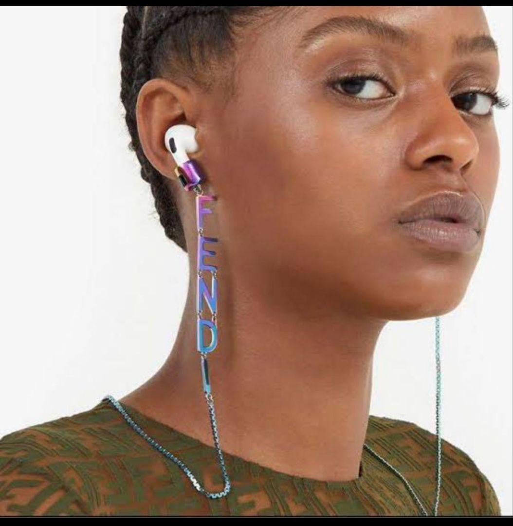 フェンディ　FENDY　airpods エアポッズ　チェーン　ネックレス