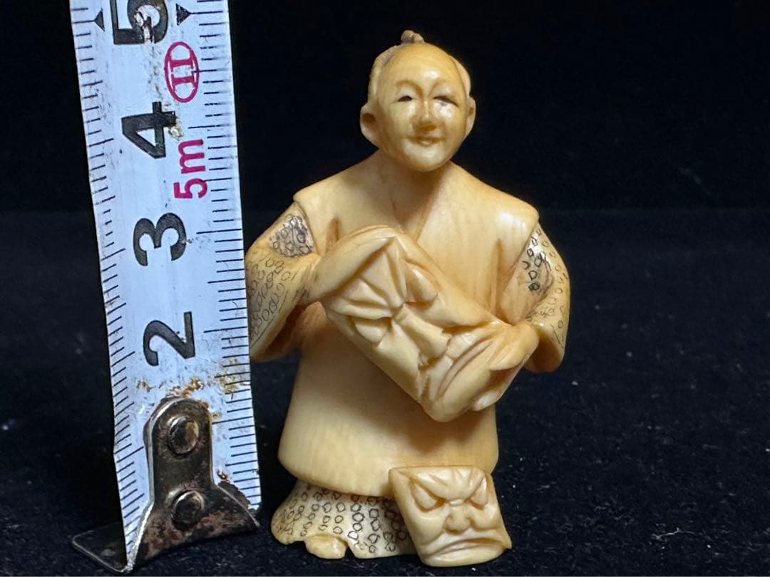 極上　根付　天然素材　彫刻 置物　細密細工　骨董　アンティーク