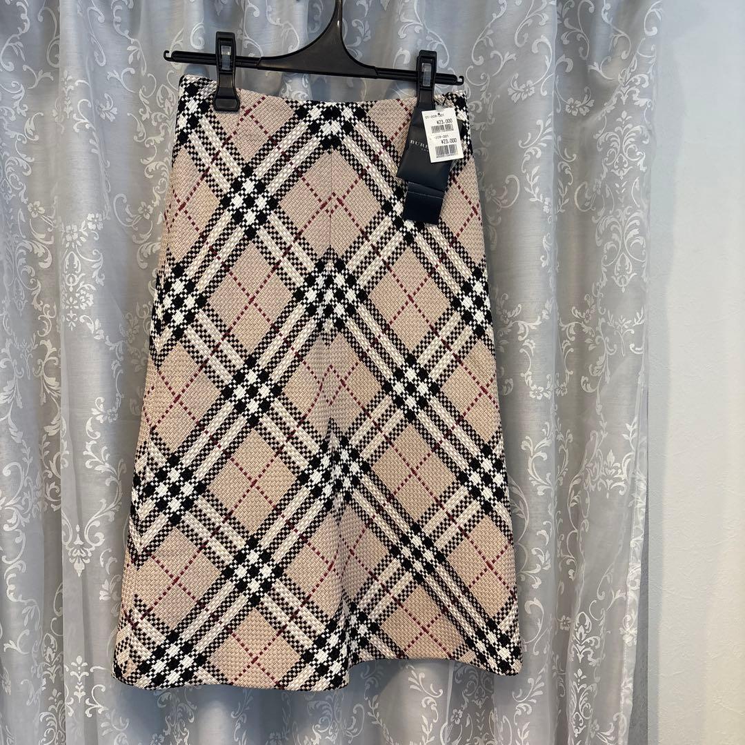 新品タグ付き・バーバリー ロンドン チェック柄タイトスカート フレアスカート