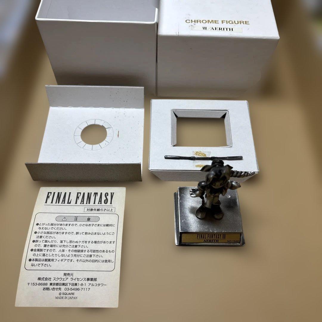 ファイナルファンタジー　クロムフィギュア2体