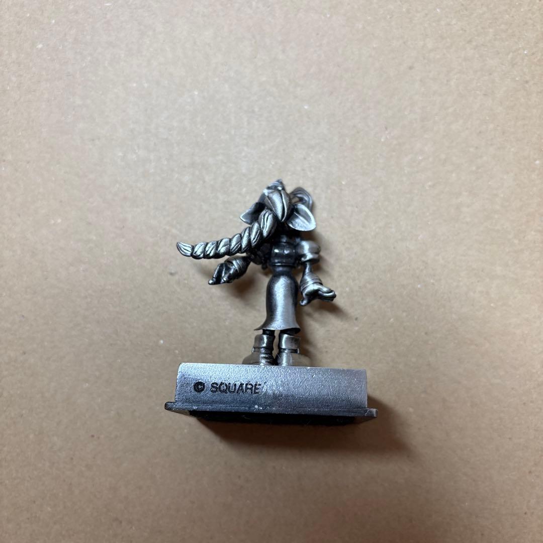 ファイナルファンタジー　クロムフィギュア2体