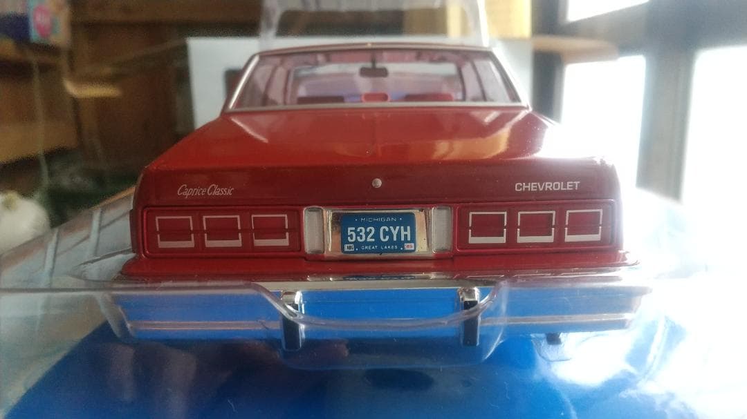 MCG 1/18 シボレー カプリス レッドメタリック ダークレッド