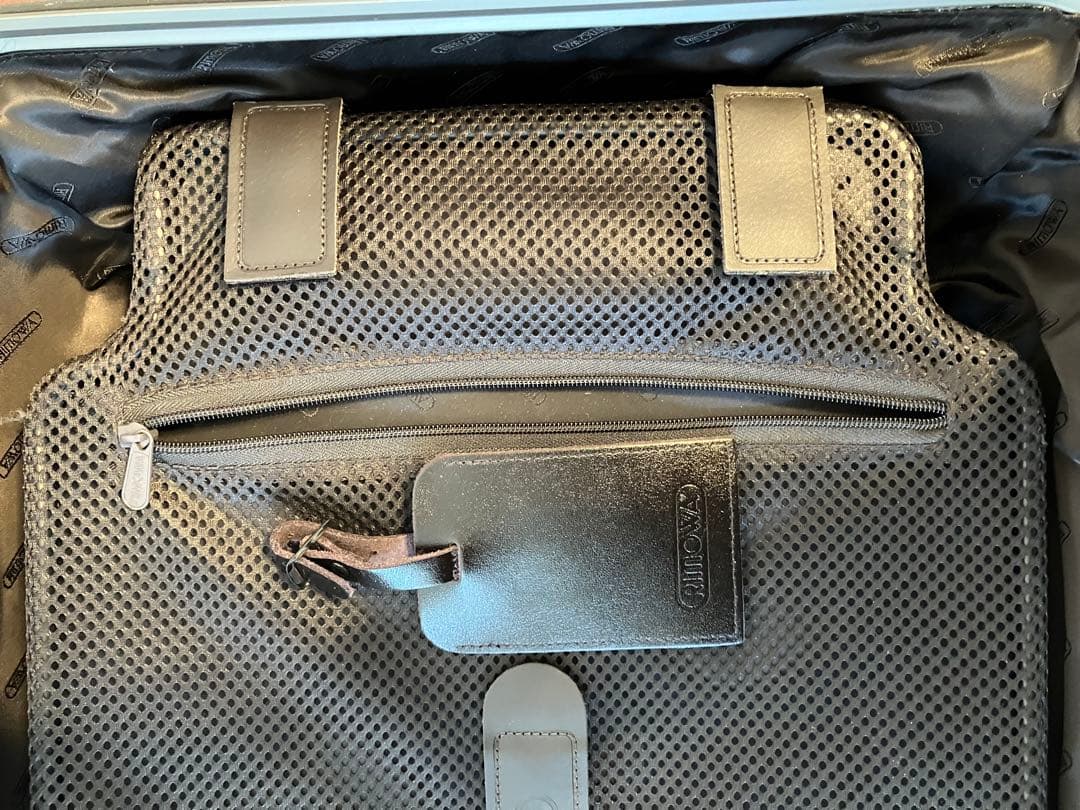 RIMOWA TOPAS TITANIUM　30L　4輪