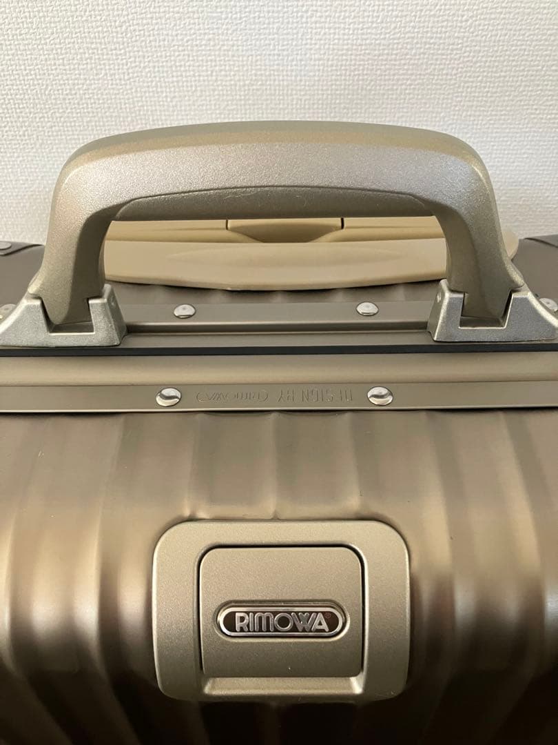 RIMOWA TOPAS TITANIUM　30L　4輪