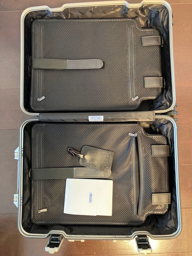 RIMOWA TOPAS TITANIUM　30L　4輪