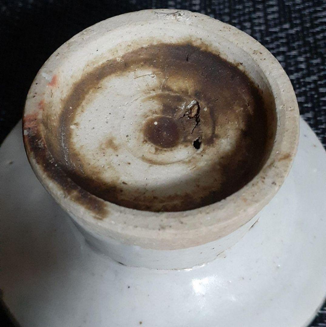 李朝　韓国古美術　韓国古陶磁器　白磁　陽刻浮彫　花文様　高付皿　菓子型　餅型