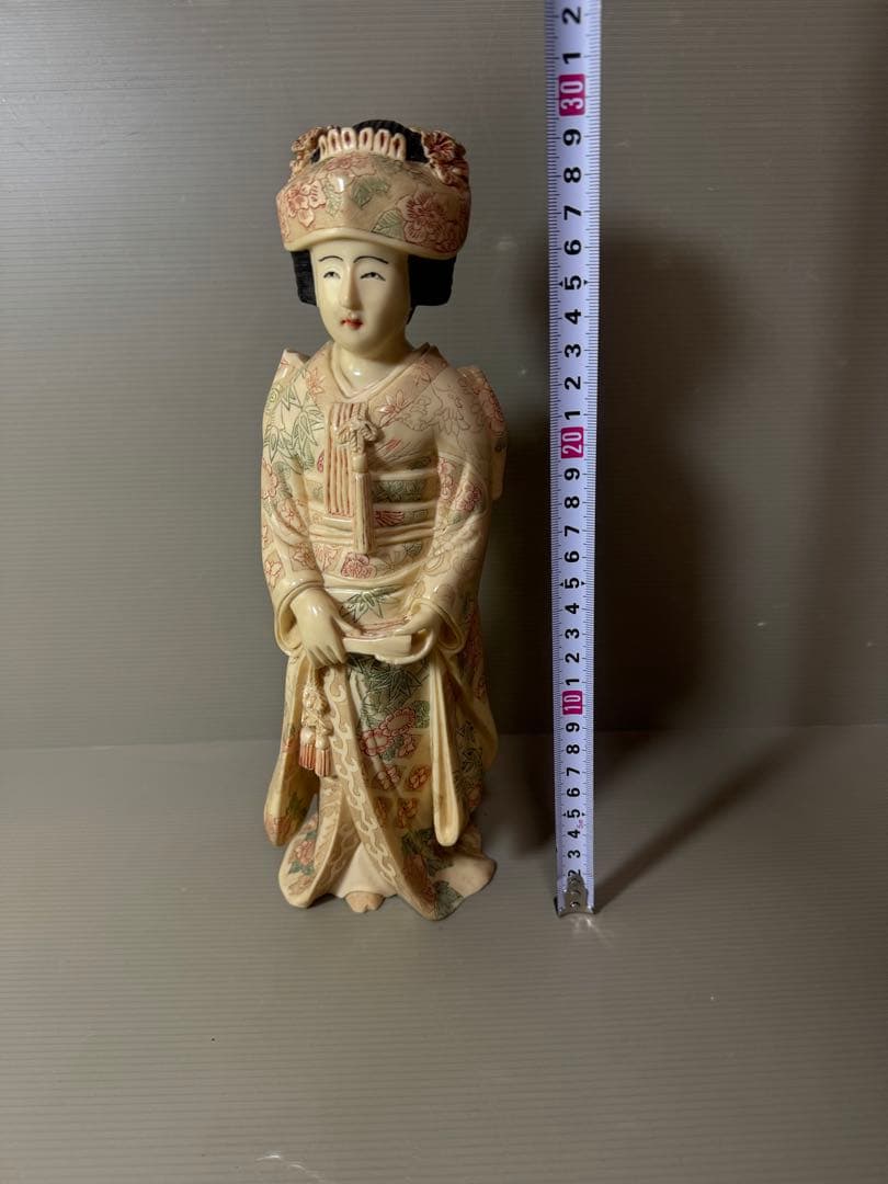 2920 古美術品　細密彫刻女性像　置物　細密細工　骨董