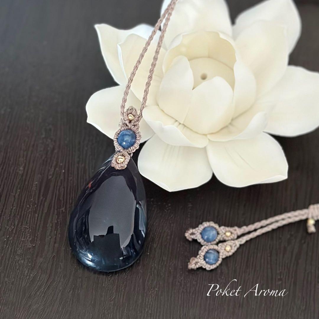 『藍紫』大きなパープルフローライトとカイヤナイトのマクラメペンダントネックレス