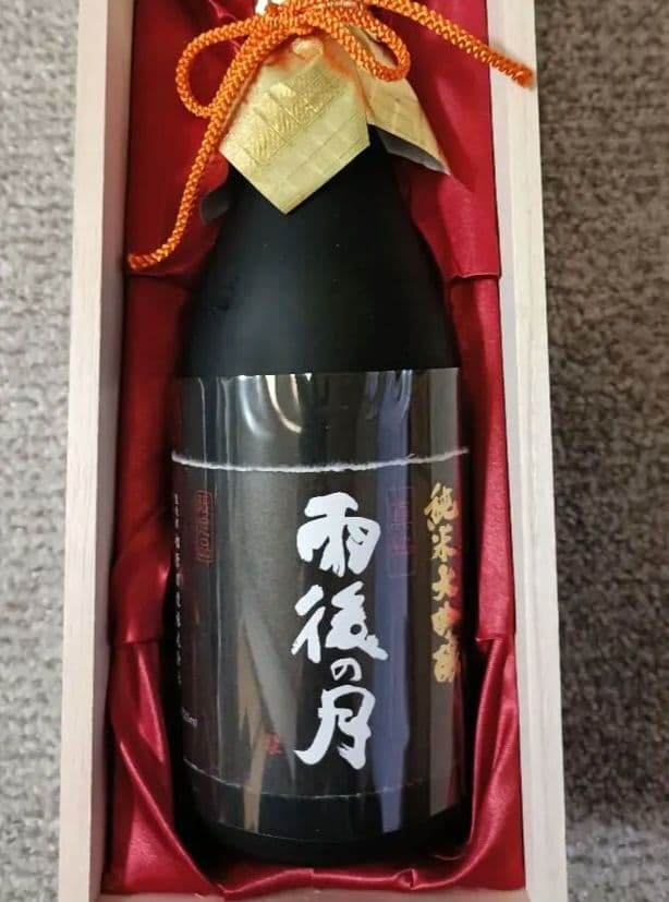 雨後の月　純米大吟醸　真粋　720ml 桐箱入 1本